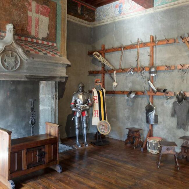 Sala d'armi castello Issogne mostra Avondo