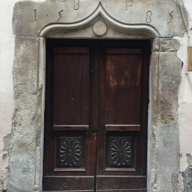 Portale gotico borgo Montjovet